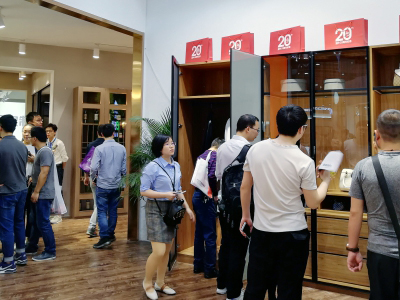 前線直擊！展會第二天，人潮只增不減，精彩不停歇?。?>
                            </div>
                            <div   id=