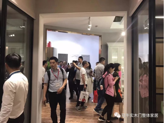 前線直擊！展會(huì)第二天，人潮只增不減，精彩不停歇??！